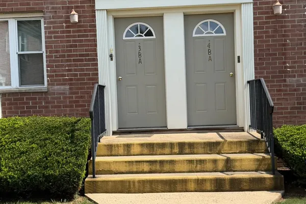 21 YORK DR 3B