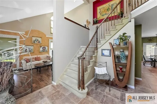 38 MAPLEHURST LN