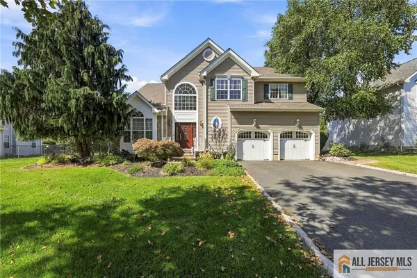 38 MAPLEHURST LN