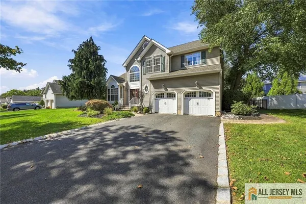 38 MAPLEHURST LN