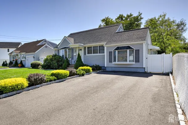 112 MADISON DR