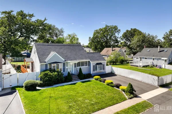 112 MADISON DR