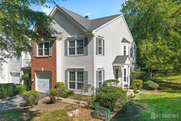301 PHEASANT RUN