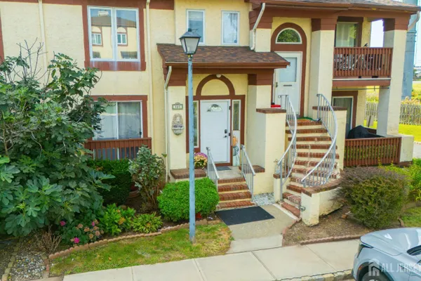 305 MICHAELS CT