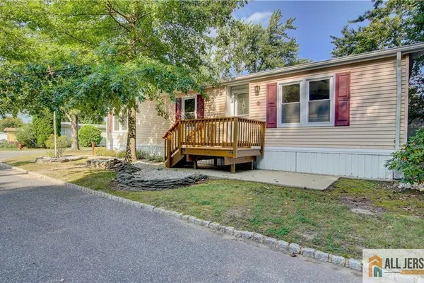 303 WOODS END CT