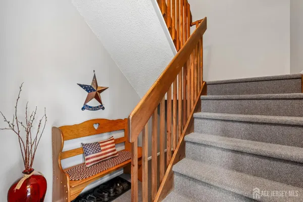 4 NICHOLAS CT