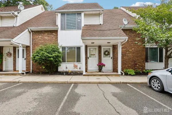 4 NICHOLAS CT