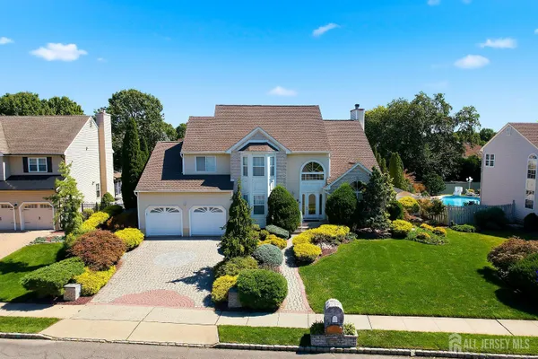 41 HIGH POINTE WAY