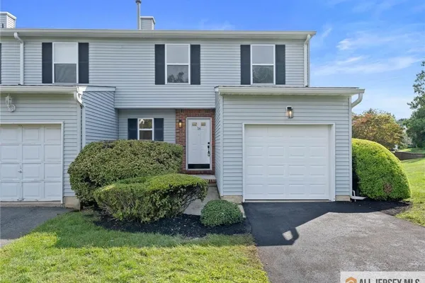 18 SPRUCE ST 323