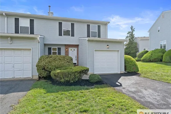 18 SPRUCE ST 323