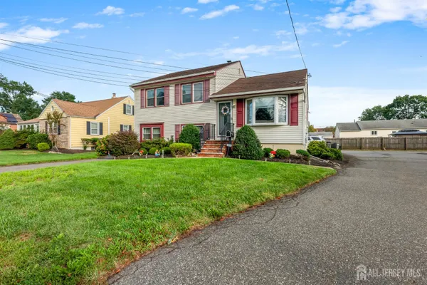 304 MAPLE AVE
