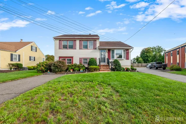 304 MAPLE AVE
