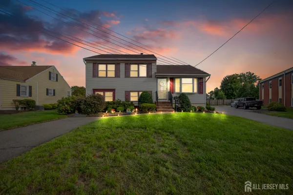 304 MAPLE AVE