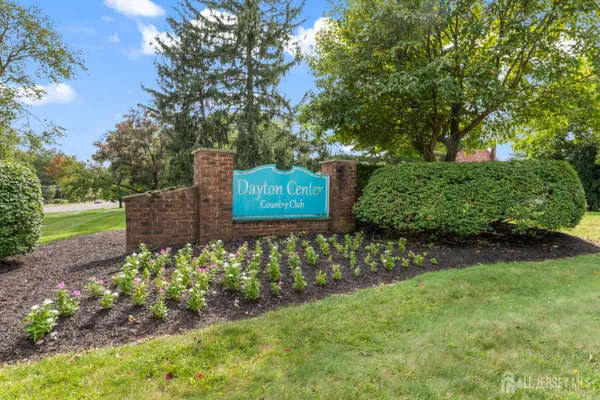 102 BENJAMIN CT