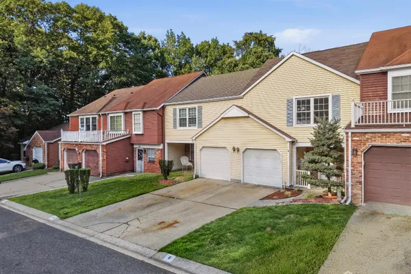 6 KILLINGTON CT