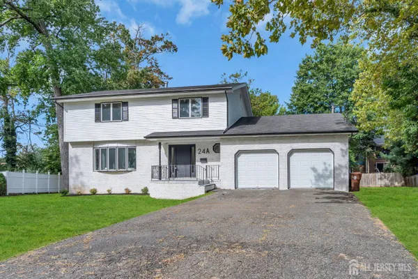 24-A DEWEY DR