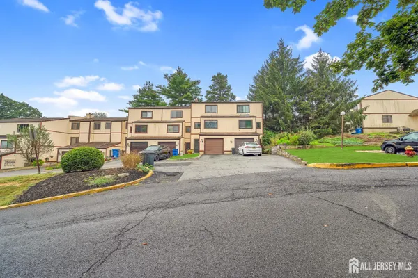 48 ELLEN HEATH DR 48