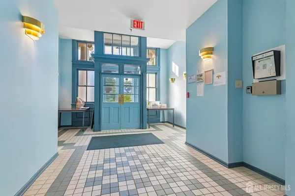 201 S 2ND AVE 26