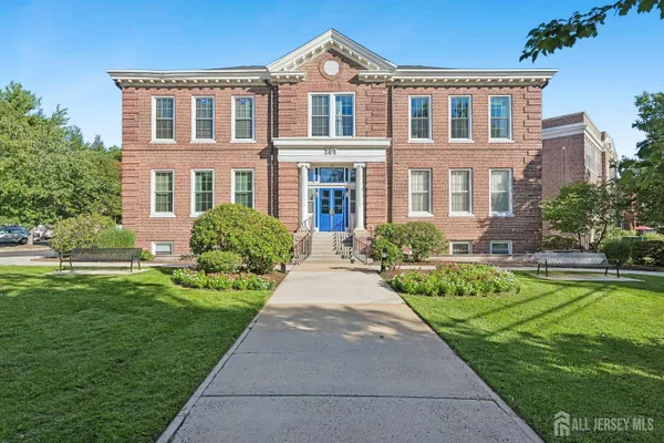 201 S 2ND AVE 26