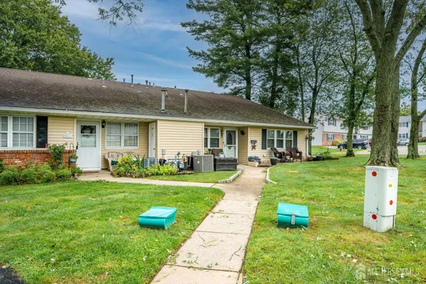 23 NEVADA CT