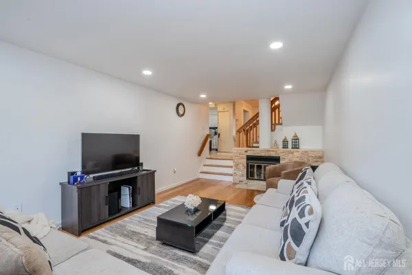 1088 SCHMIDT LN