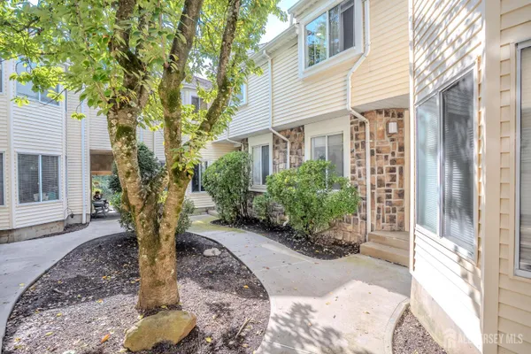 1088 SCHMIDT LN