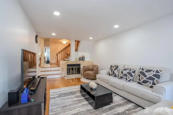 1088 SCHMIDT LN
