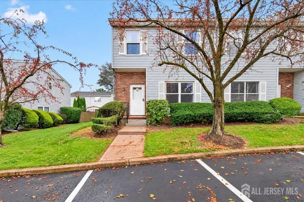 38 DEERFIELD LN
