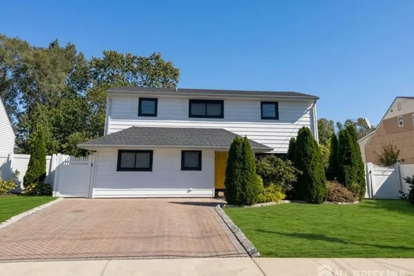 822 BARRY AVE