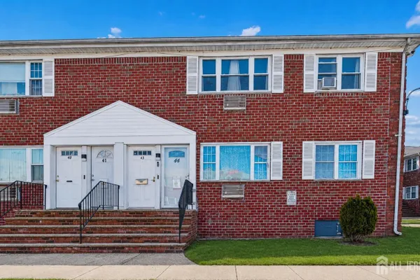 43 GRAMERCY GDNS B