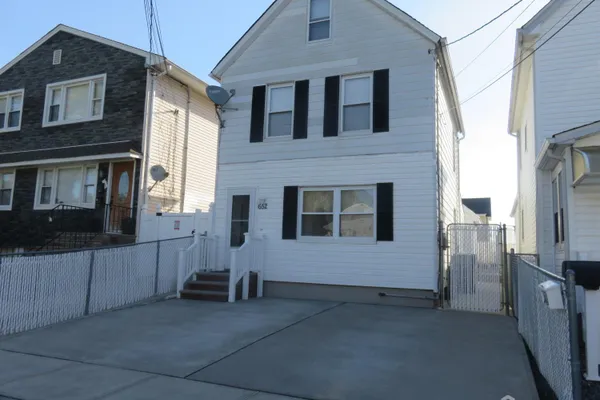 652 CORNELL ST