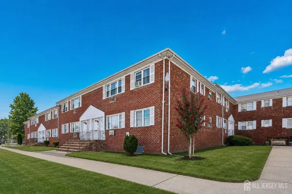 43 GRAMERCY GDNS B