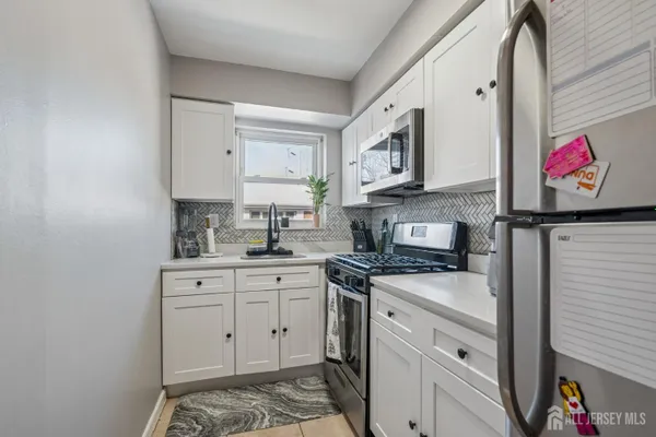 43 GRAMERCY GDNS B
