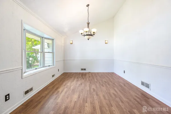 233 HENRY CT