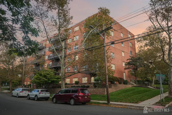 123 S ADELAIDE AVE 3J