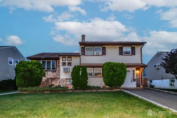 97 STERLING DR