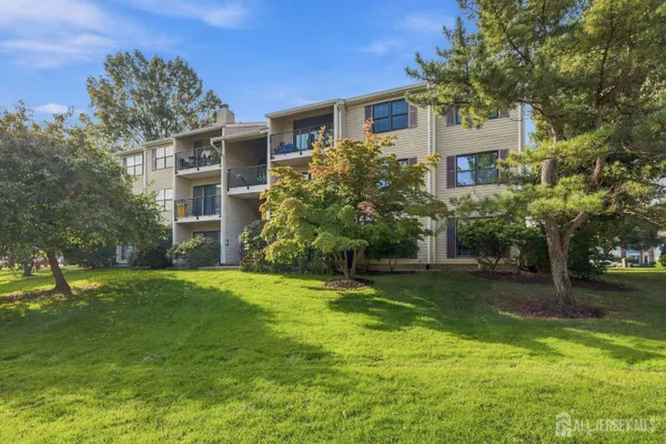 401 DANBURY LN