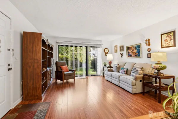 401 DANBURY LN