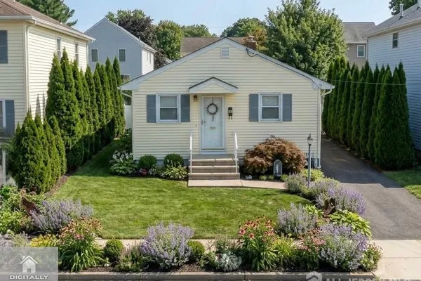 114 MAPLE ST