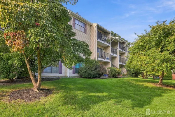401 DANBURY LN
