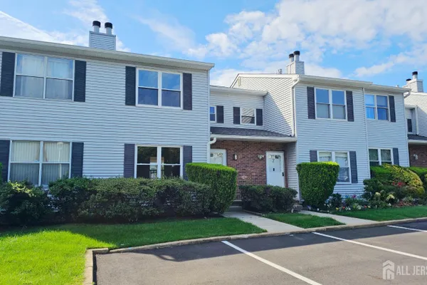 9 NE PINETREE CT