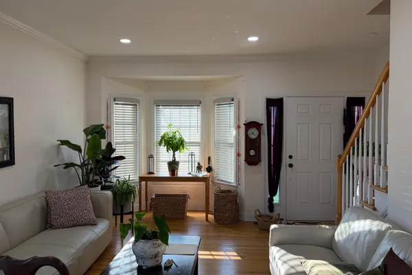 190 CORREJA AVE