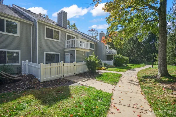 53 FOXTAIL LN