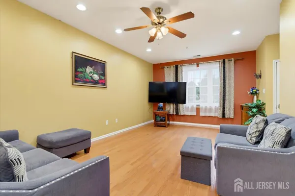 209 BLOSSOM CIR