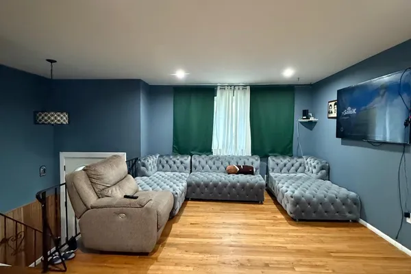 53 CURTIS AVE
