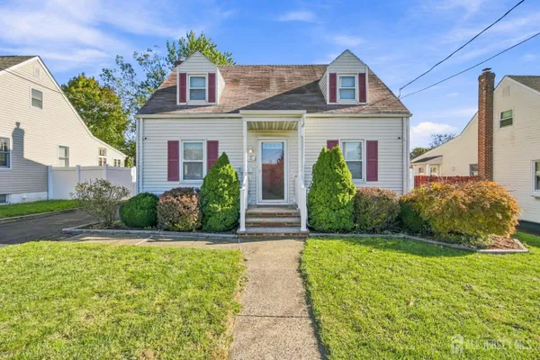 10 GROVER AVE