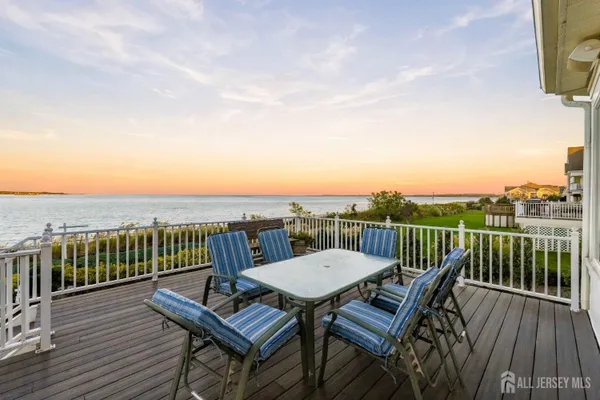 23 LIGHTHOUSE DR