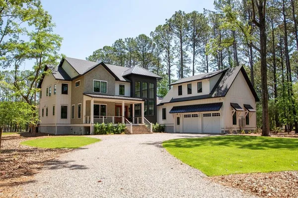 496 COMMONWEALTH RD