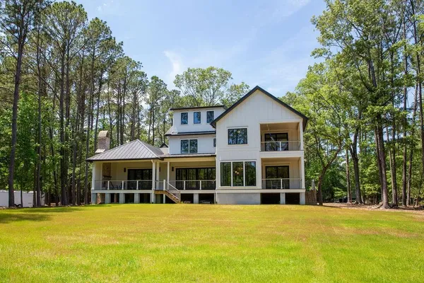 496 COMMONWEALTH RD