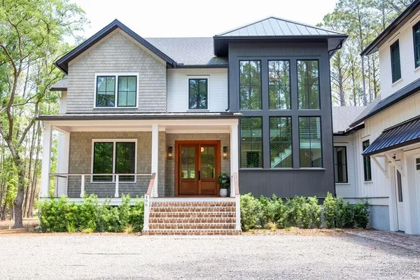 496 COMMONWEALTH RD